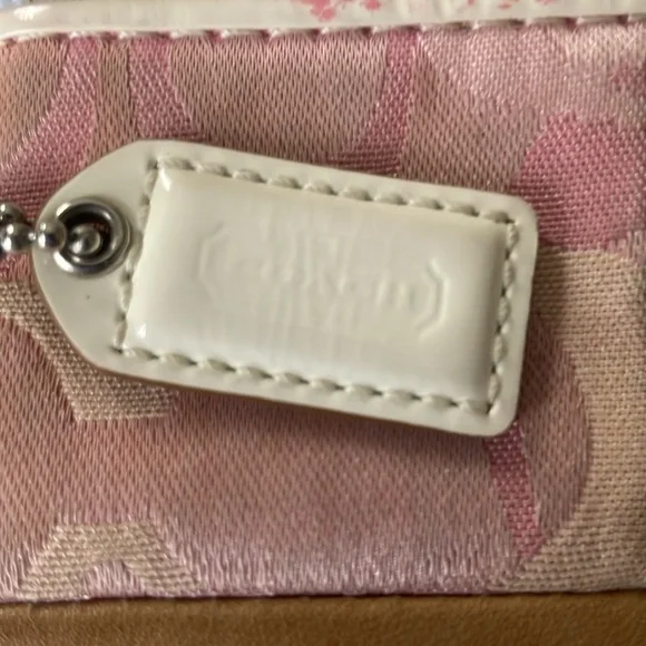 Coach Crossbody & Wristlet Just Needs Cleaning .No tears, holes - Picture 2 of 9